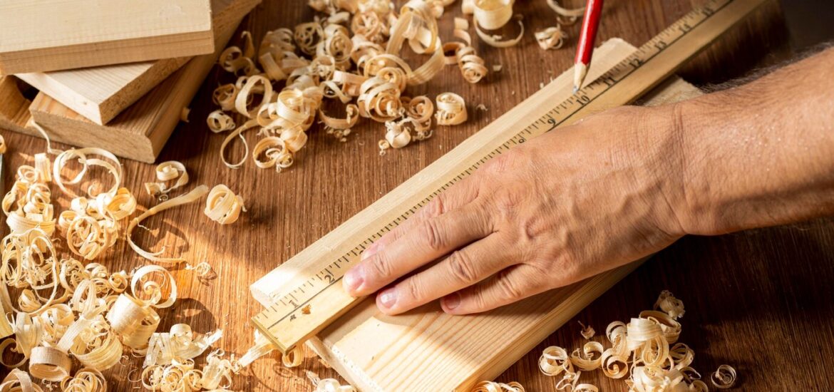 5 outils indispensables pour un menuisier