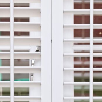 Les avantages des volets à lames orientables pour la sécurité domestique