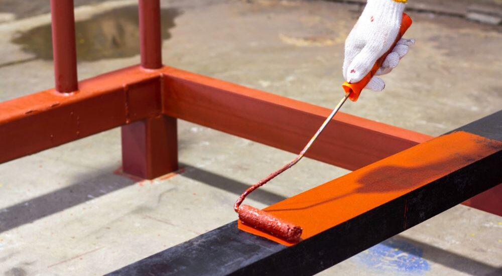 Pourquoi choisir la peinture en poudre époxy pour vos surfaces métalliques ?