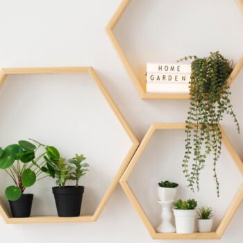 Comment intégrer des étagères en bois flotté dans un décor ?